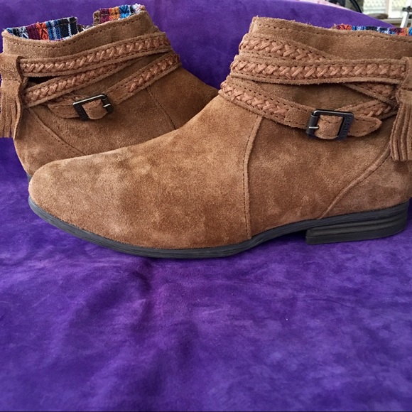 Minnetonka Shoes - Minnetonka Moccasin Boots Women’s Size 8